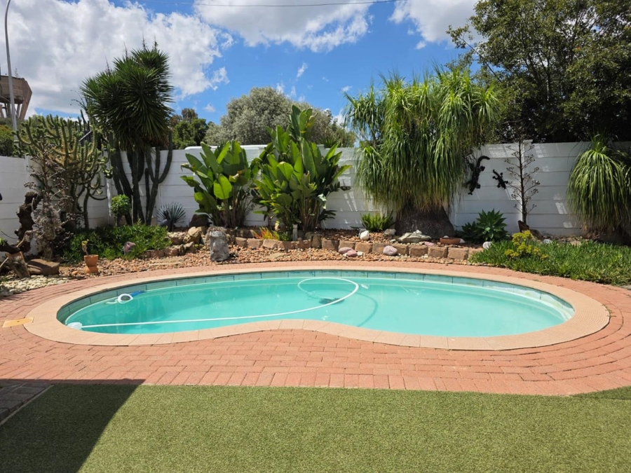 6 Bedroom Property for Sale in Heuwelsig Free State